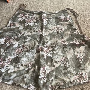 Earthy skirt with floral print and brown laces